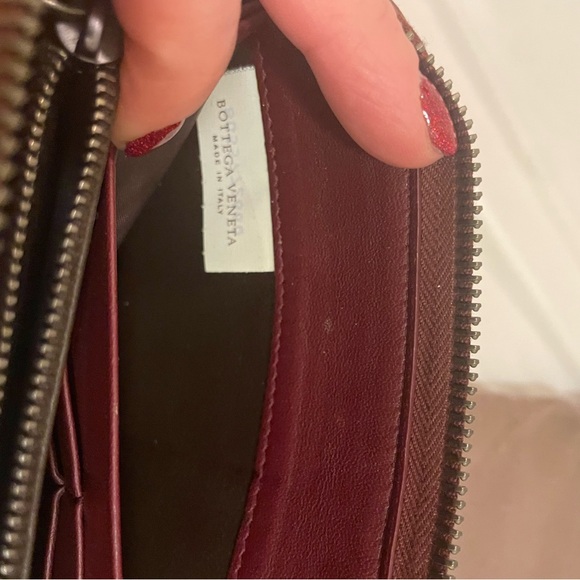 **EUC **Bottega Venata Zip Around Wallet - Picture 4 of 7